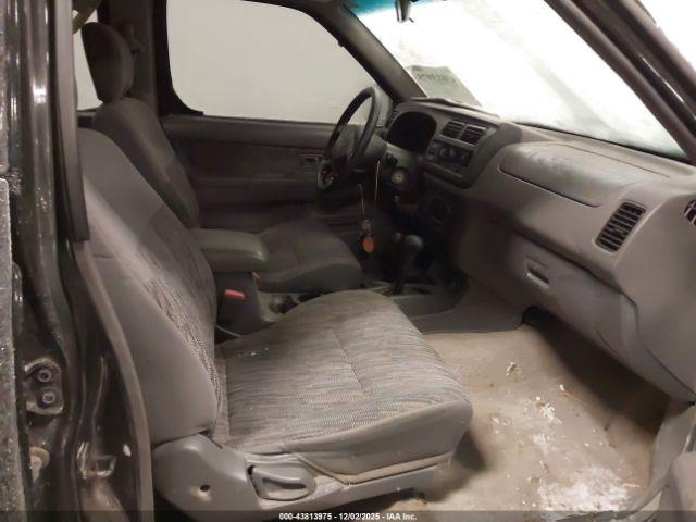 Nissan Frontier Image 9