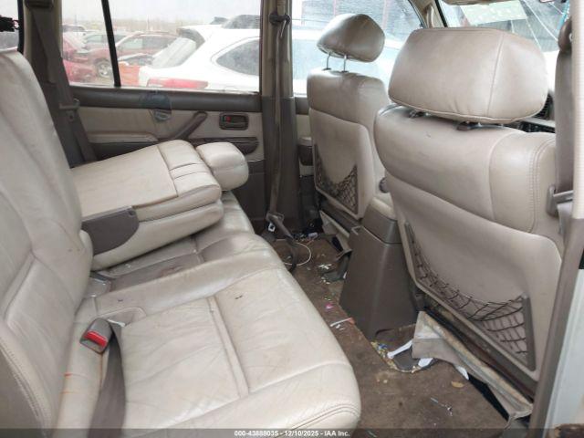 Toyota Land Cruiser Image 8