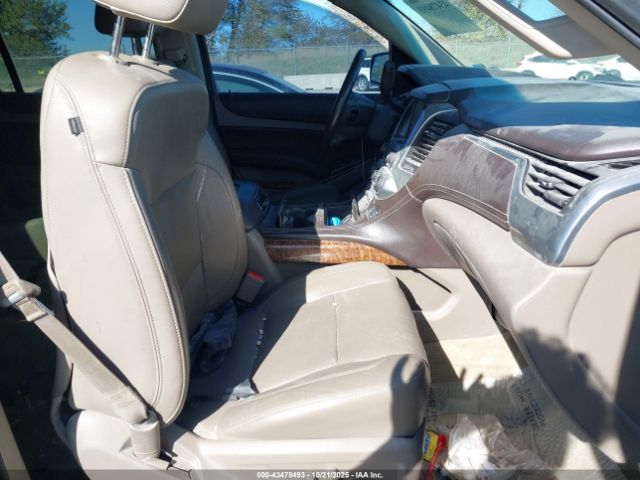 Chevrolet Suburban 1500 Ltz Image 8