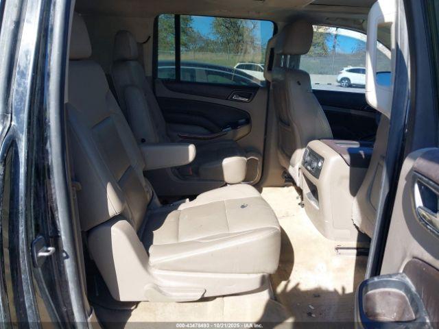 Chevrolet Suburban 1500 Ltz Image 4