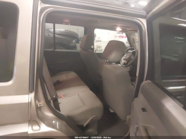 Jeep Commander Image 9