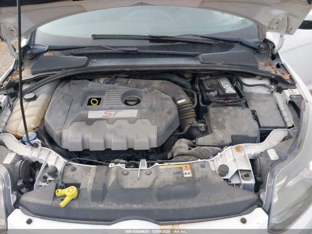 Ford Focus St Image 14