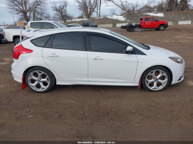 Ford Focus St Image 15