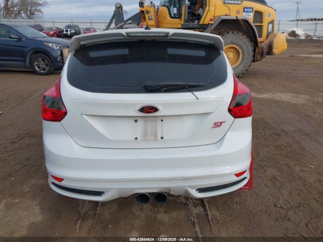 Ford Focus St Image 11