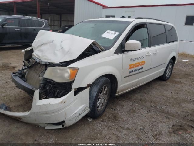 Chrysler Town & Country Touring Image 2