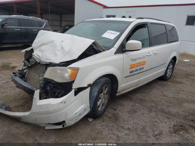 Chrysler Town & Country Touring Image 2