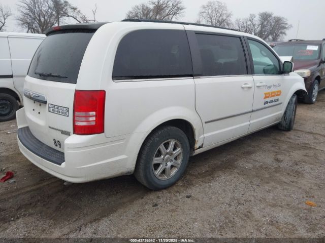 Chrysler Town & Country Touring Image 8