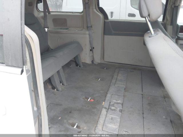 Chrysler Town & Country Touring Image 10