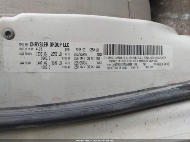 Chrysler Town & Country Touring Image 9