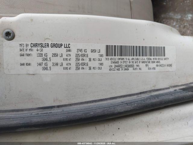 Chrysler Town & Country Touring Image 9