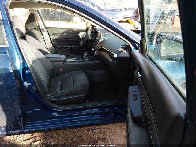 Nissan Altima 2.5 S Image 10