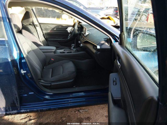 Nissan Altima 2.5 S Image 10