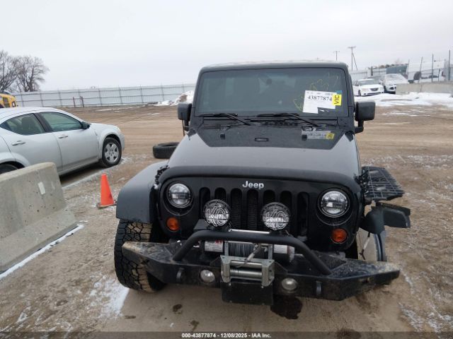 Jeep Wrangler Sahara Image 14