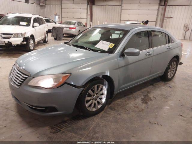 Chrysler 200 Touring Image 6
