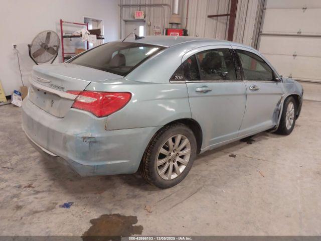 Chrysler 200 Touring Image 8