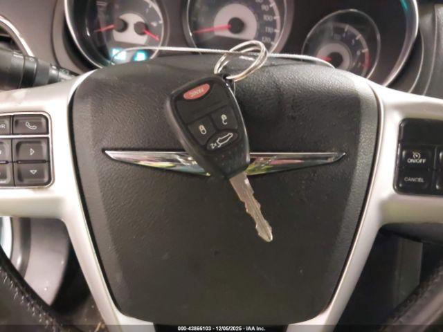 Chrysler 200 Touring Image 7