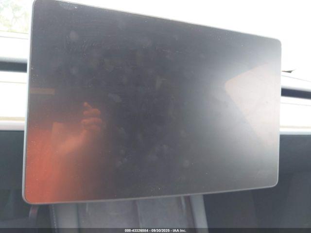 Tesla Model Y Image 8