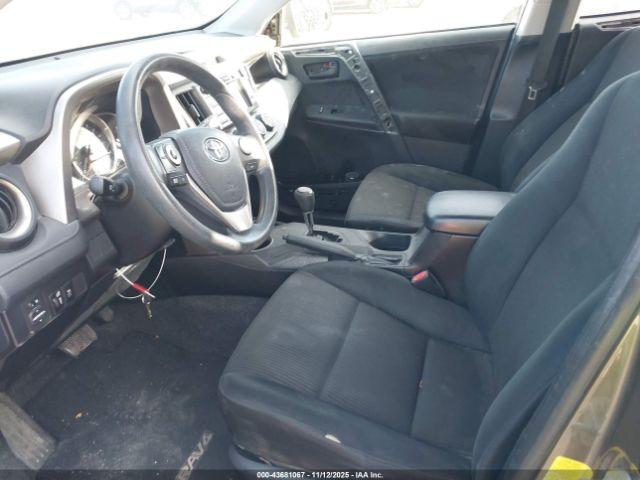 Toyota RAV4 Le Image 11