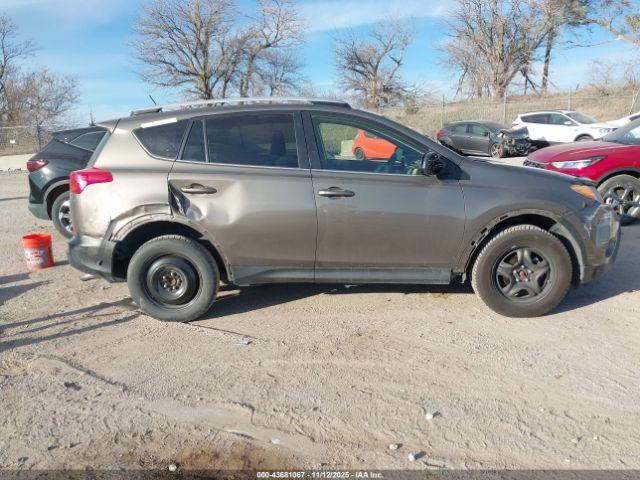 Toyota RAV4 Le Image 7