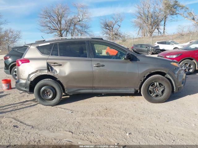 Toyota RAV4 Le Image 17