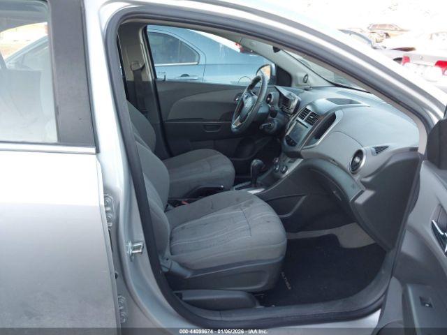 Chevrolet Sonic Lt Auto Image 9
