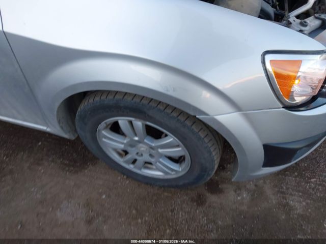 Chevrolet Sonic Lt Auto Image 4