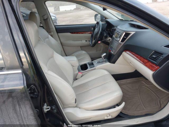 Subaru Outback 2.5i Limited Image 11