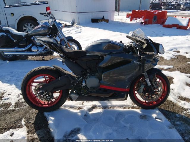 Ducati Superbike 959 Panigale Image 11