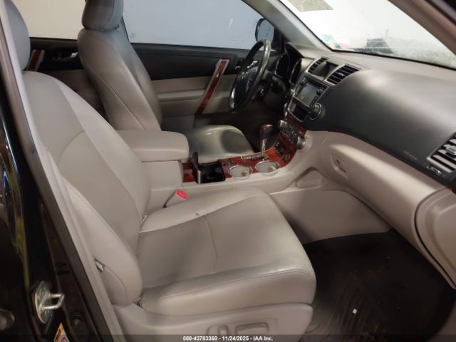 Toyota Highlander Limited V6 Image 2