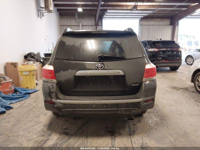 Toyota Highlander Limited V6 Image 12